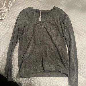 womens lululemon swiftly tech top!